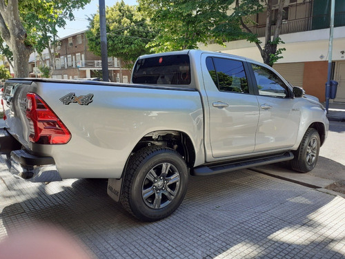 Imagen 5 de 6 de Toyota Hilux 2.8 Srv 4x4 At