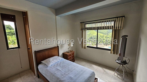 En Venta Hermosa Casa En Excelente Ubicación En Los Samanes 25-17999