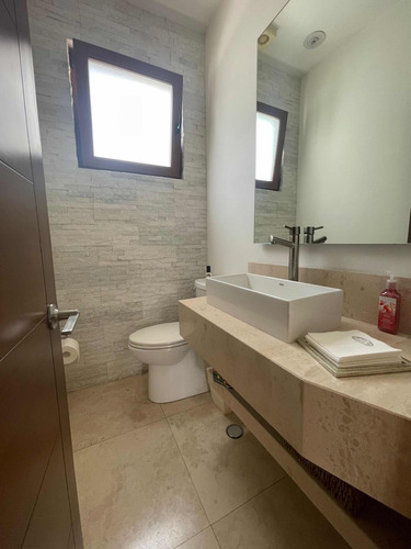 Venta De Excelente Residencia En La Col. San Jerónimo