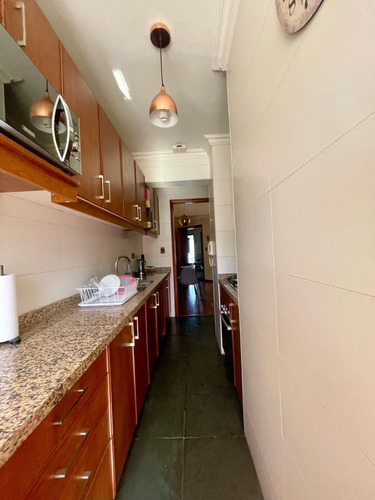 Amoblado Completamente, 2 Dormitorios, 2 Baños, Como Nuevo