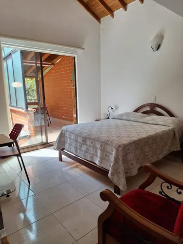 Vendo Amplia Casa 255 Mts En El Poblado Cola Del Zorro