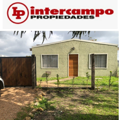 Casa 2 Dormitorios, Living-comedor Con Cocina Integrada.