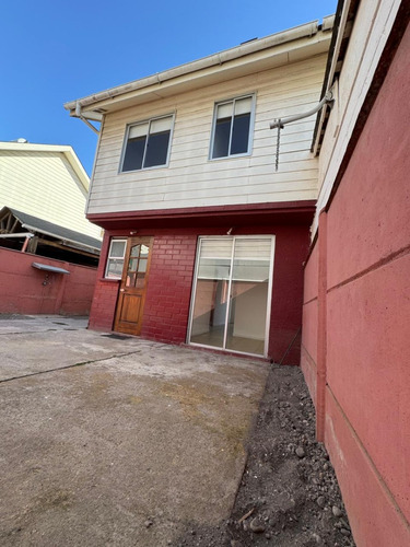 Arriendo Casa 3 Dormitorios Excelente Ubicación En Sta Cruz