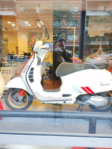 Imagen 17 de 21 de Vespa Gts 300 Racing Sixties Reserva Ya ..!!