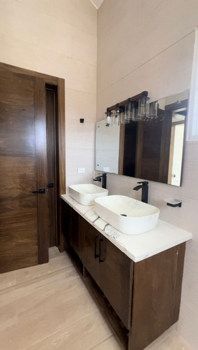 Villa Nueva En Star Hills Puerto Plata De 4 Habitaciones De Oporunidad Con 700m2 De Solar