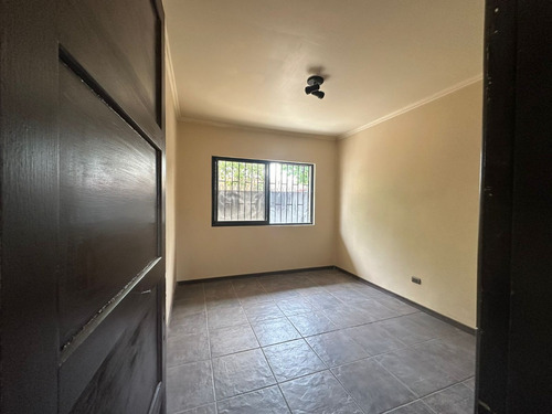 Casa En Venta Con Amplio Sitio, A Pasos De Av Argentina