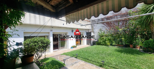 Casa En Régimen De Ph De Bajos, Amplio Fondo, Parrillero, Garaje