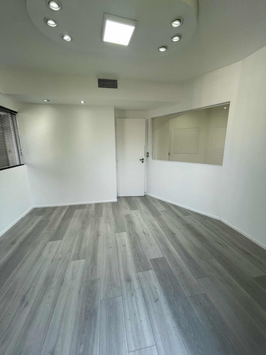 Estudio Gimnasio Pilate Dos Entradas Consultorios Odontología Showroom Med Estetica, Deposito Psicologia Call Center, Oficinas Espectacular Estado 3 Baños Cocina Seguridad Logística Financiera Tribuna