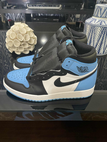 Nike Jordan 1 Unc