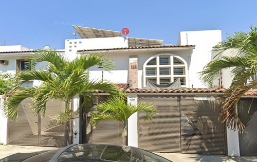 Casa 3 Recamaras, 2 Estacionamientos, 2.5 Baños.