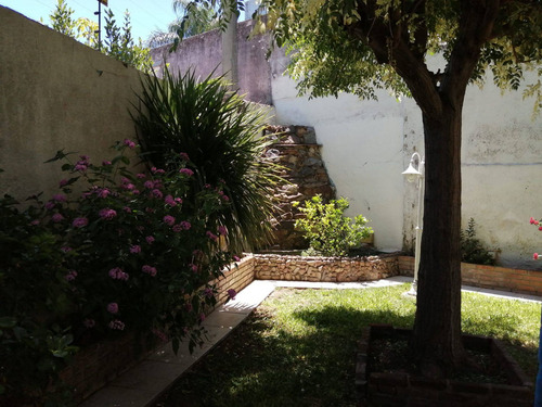 Imagen 16 de 30 de Casa 4 Dorm. Venta Malvin Barbacoa Cerrada Fondo