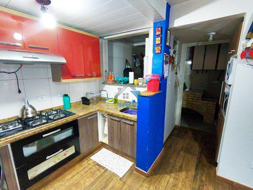 Imagem 15 de 30 de Lindo Sobrado Isauro Trinco. Ótima Localização, Seguro, Com Churrasqueira E Cozinha Planejada. Na Região Do Cajuru. - Ca01226 - 69178302
