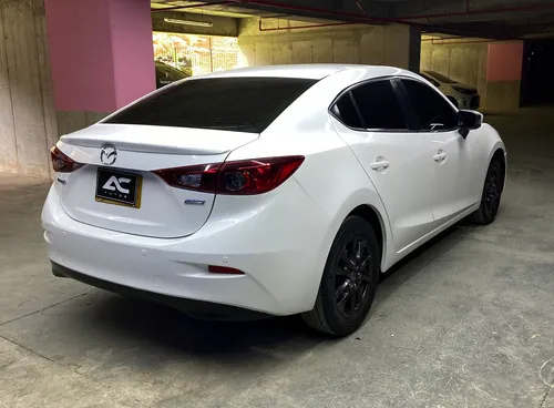 Mazda 3 2,0 TOURING, CUERO, MECANICO