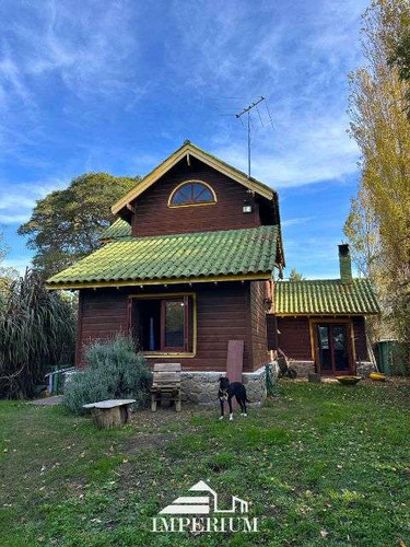 Hermosa Cabaña Con Gran Terreno En Avenida Lezica