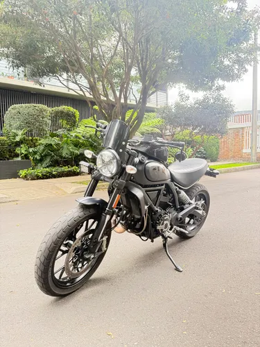 Ducati Scrambler 800 Dark - Varios Extras.