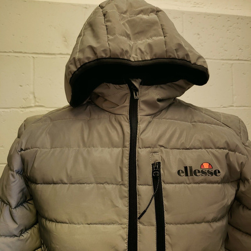 Chamarra Marca Ellesse Talla Small Color Gris/plata (Usado)