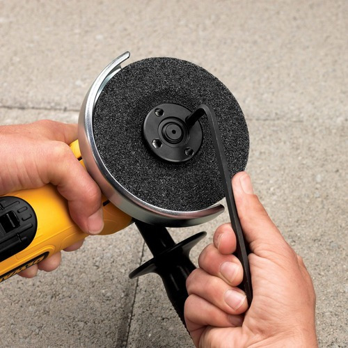 Imagen 7 de 7 de Miniamoladora angular DeWalt DWE4120 de 50 Hz color amarillo 900 W 220 V + accesorio