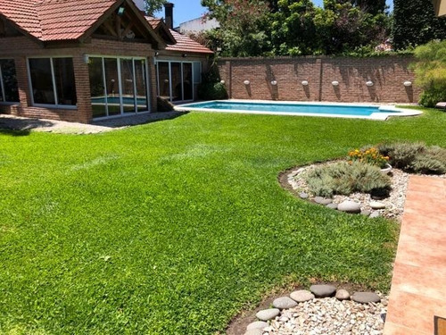 Imagen 4 de 18 de Excelente Casa En Venta Con Piscina Y Quincho - Lote De 20 X 35mts