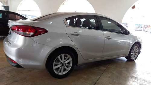 Imagen 5 de 15 de Kia Forte Sedan 2018 4p Ex, Tm6, Bl, Cmara Reversa 7, F.