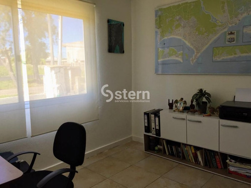 Imagen 15 de 21 de Muy Linda Casa En Biarritz, Lindo Entorno De Vecinos. 3 Dormitorios Y Demás Según Ficha.