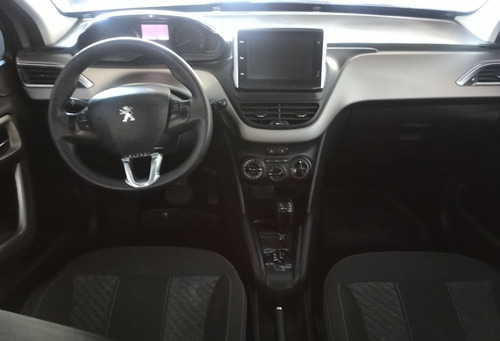 Imagen 11 de 12 de Peugeot 208 Allure