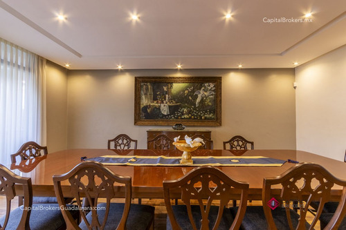 Residencia De Lujo En Venta En Colinas De San Javier, Con Alberca