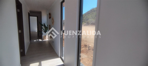 Casa Moderna. Rocas Del Mar Los Molles 3d 2b 5804 M2