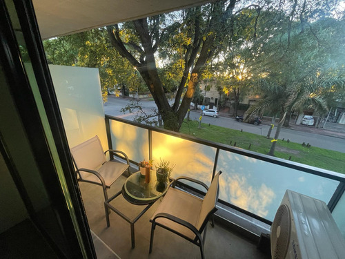 Apartamento En  Alquiler Monoambiente Con Terraza Garaje Pocitos Montevideo