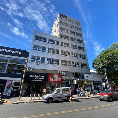 Local | Urquiza, Gral. Av. 4771