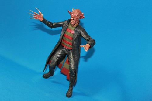 Freddy Krueger Cult Of Classics Neca (Usado)