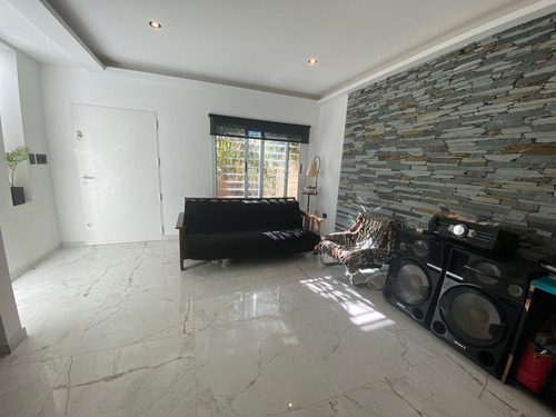 Imagen 4 de 9 de Venta- Hermosa Casa Con 3 Habitaciones!