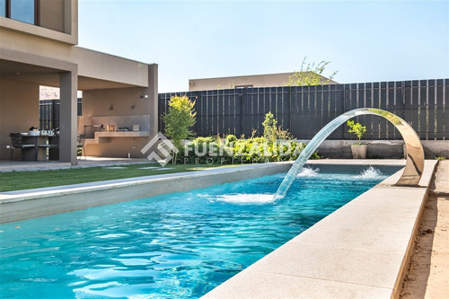Casa En Venta De 3 Dorm. En Colina Chicureo Piedra Roja
