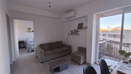 Departamento En Venta De 2 Ambientes En Olivos Con Cochera Y Balcón