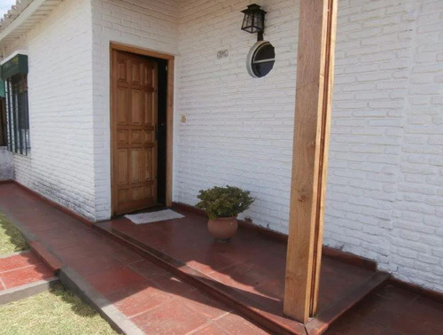 Casa Venta - 2 Dormitorios - 1 Baño - 220mts2 Totales - Berazategui