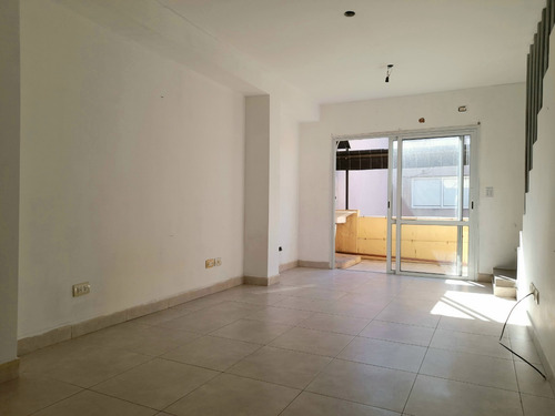 Imagen 6 de 13 de Excelente Dpto 3 Amb Al Frente Con Balcon En Dx. Bajas Expensas. Muy Buena Ubicacion!!!!oportunidad