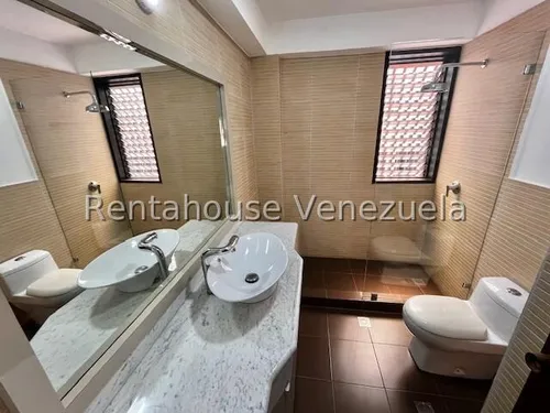 Agp Elegante Y Espacioso Apartamento En Venta, Con Hermosa Vista Al Ávila En La Castellana 25-7972 Ys