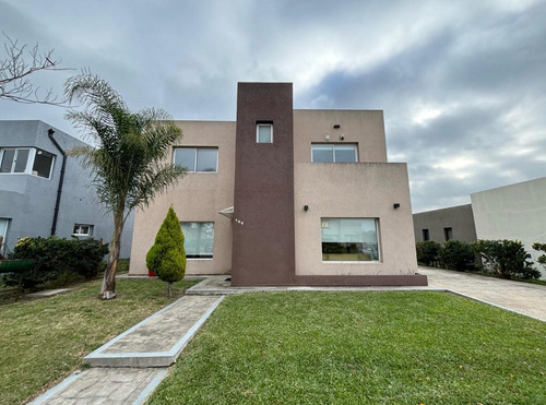 Casa En 3 Dormitorios Mas Estudio San Alfonso Pilar Del Este
