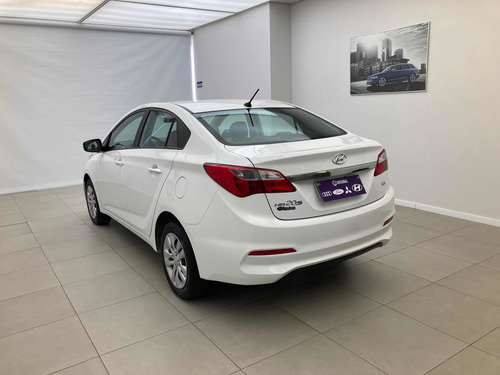 Imagem 7 de 10 de Hyundai Hb20s 2018 1.6 Comfort Plus Flex 4p
