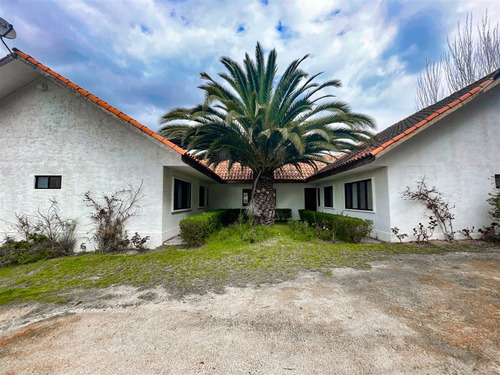 Casa En Venta De 5 Dorm. En Las Cabras