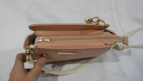 Cartera Simil Cuero Rosa, Correa Larga Crema Republic Ny