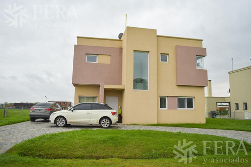 Imagen 1 de 14 de Venta De Casa 4 Ambientes En Guillermo E Hudson (24269)