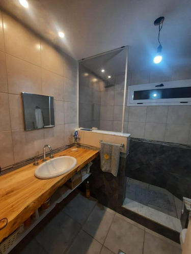 Casa En Venta - 3 Dormitorios 2 Baños - 5.000mts2 - Mendoza