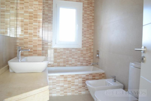 Imagen 15 de 20 de Casa A La Venta En El Golf - Nordelta