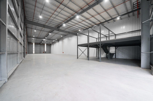 Amplia Nave Industrial En Alquiler, Polo Industrial Ezeiza