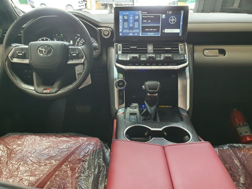 Imagen 10 de 15 de Toyota Land Cruiser Gr Sport Twin Turbo 70th Anniversary
