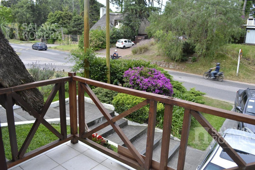 Imagen 12 de 15 de Venta - Casa, Pinares Parada 35, 4 Dormitorios, 2 Baños, Piscina Salinizada
