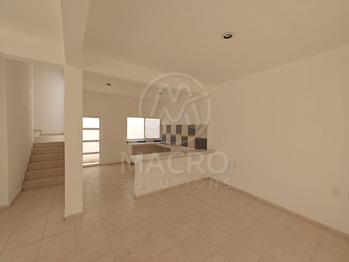 Casa En Venta En Col. Hermenegildo Galeana Con 4 Recamaras