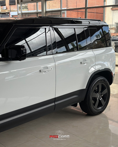 Land Rover Defender P400