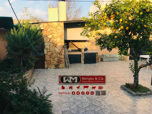 Venta Casa Trinidad Flores 5 Dormitorios 3 Baños Patio Cochera Céntrica
