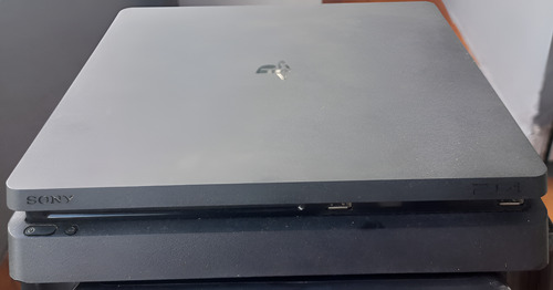 Playstation 4 Slim Edición Standard + 5 Juegos Negro (Usado)